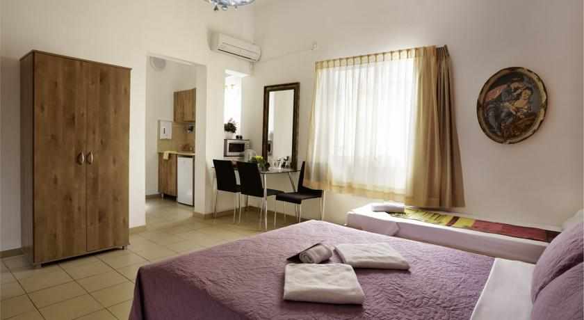 חדר לשלושה מלון לואי בחיפה